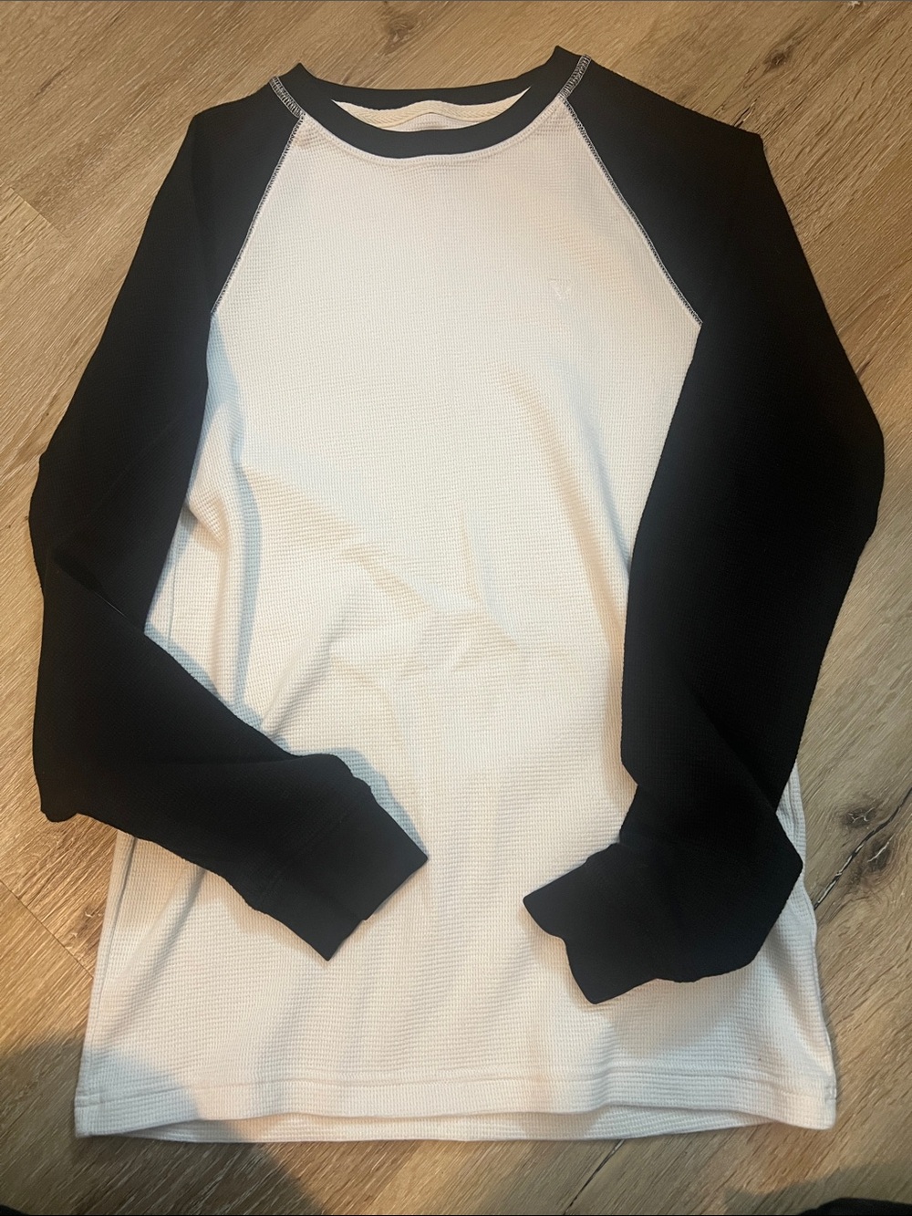 American Eagle Outfitters Long Sleeve Raglan Shirt - White & Black